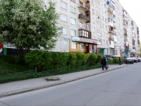 Novokuznetsk, st Novoselov, house 32. Apartment house