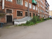 Novokuznetsk, Razvedchikov st, house 42. Apartment house