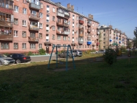 Novokuznetsk, 40 let VLKSM st, house 33. Apartment house