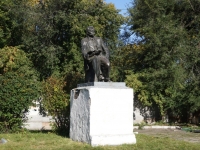 Novokuznetsk, 纪念碑 А.М. Горькому , 纪念碑 А.М. Горькому