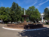 Киров, улица Карла Маркса. фонтан на Театральной площади