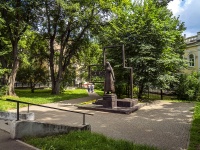 Киров, улица Молодой Гвардии. памятник павшим и умершим от ран в годы Первой мировой войны