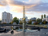 Липецк, площадь Революции. памятник 300-летию Липецка 