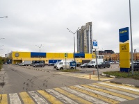 Липецк, улица Неделина, дом 4. гипермаркет "Лента"