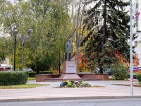 Липецк, площадь Театральная. памятник М.А. Клюеву