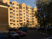 Zvenigorod, Vladimir Komarov st, house 13. Apartment house