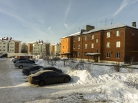 Zvenigorod, Stroiteley Ln, house 10. Apartment house