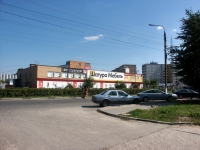 Серпухов, улица Ворошилова, дом 137. многофункциональное здание