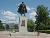 Serpukhov, sq Vladimir Khrabry. monument