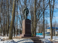 улица Партизанская (пос. Уваровка). памятник В.И.Ленину
