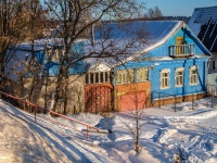 , 1-ya naberezhnaya st, house 27. Private house