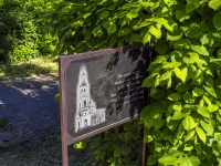 Арзамас, площадь Гагарина. памятный знак Памятнаядоска на месте церкови в честь Святой Живоначальной Троицы