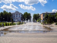 Арзамас, улица Кирова. фонтан на площади 1 Мая