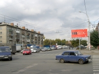Novosibirsk, st Stanislavsky, house 32. Apartment house
