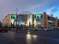 улица Гоголя, дом 13. торгово-развлекательный комплекс "Галерея Новосибирск"