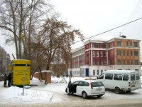 Новосибирск, улица Гоголя, дом 195. школа №82