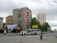 Новосибирск, улица Челюскинцев, дом 52. многоквартирный дом