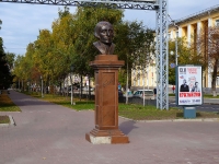Красный проспект. памятник Н.В. Гоголю