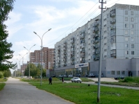 Novosibirsk, st Petukhov, house 76. Apartment house