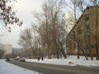Новосибирск, улица Есенина, дом 31. многоквартирный дом
