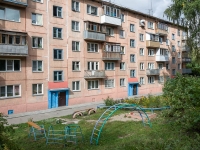 Novosibirsk, Esenin st, house 33. Apartment house
