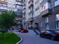 Новосибирск, улица Серебренниковская, дом 37. многоквартирный дом
