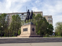 Оренбург, улица Чкалова. памятник Оренбургскому казачеству