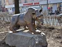 Комсомольский проспект. скульптура "Медведь Потапка"