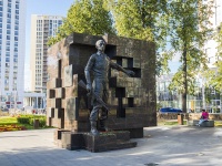 Пермь, улица Революции. памятник "Русскому солдату"