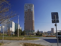 顿河畔罗斯托夫市, Komarov blvd, 房屋 12/1. 公寓楼