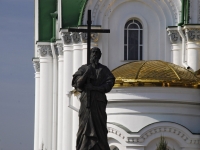 Батайск, храм Святой Троицы, площадь Андрея Первозванного, дом 1