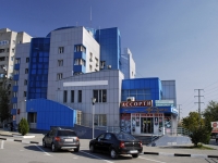 Батайск, улица Северный массив, дом 8. многофункциональное здание
