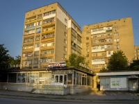 Таганрог, улица Котлостроительная, дом 31. жилой дом с магазином