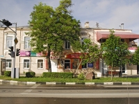 улица Петровская, дом 93. жилой дом с магазином