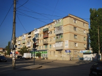 Азов, Зои Космодемьянской проспект, дом 62. жилой дом с магазином