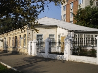Azov, st Leningradskaya, house 33. Apartment house