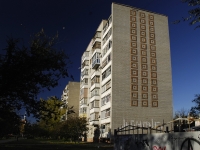 Azov, Makarovsky st, house 25. Apartment house
