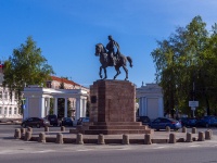 neighbour house: square. Sobornaya. monument  великому князю Олегу Рязанскому 