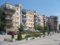 萨马拉市, Leningradskaya st, 房屋 72. 公寓楼
