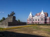 Самара, памятник В.И. Чапаевуплощадь Чапаева, памятник В.И. Чапаеву