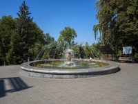 Самара, улица Куйбышева. фонтан "Мальчик и девочка"