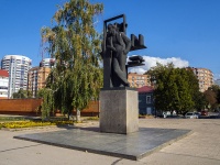 Samara, st Leninskaya. monument