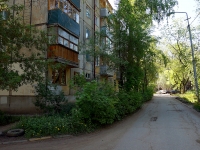 隔壁房屋: st. Antonova-Ovseenko, 房屋 99. 公寓楼