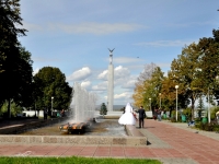 соседний дом: ул. Ярмарочная. фонтан в честь 30-летия Победы