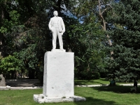 Samara, st Novo-Sadovaya. monument