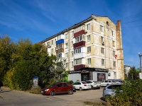 соседний дом: ул. Гагарина, дом 96. жилой дом с магазином