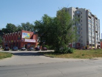 Жигулевск, Торговый комплекс "Чайка", мкр В-1, дом 20 с.2