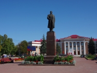 Новокуйбышевск, улица Коммунистическая. памятник В.И. Ленину