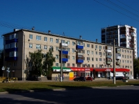 Novokuibyshevsk, avenue Pobedy, house 35. Apartment house with a store on the ground-floor