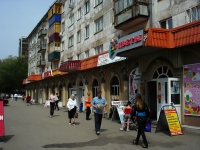 Novokuibyshevsk, Pobedy avenue, house 41. Apartment house with a store on the ground-floor